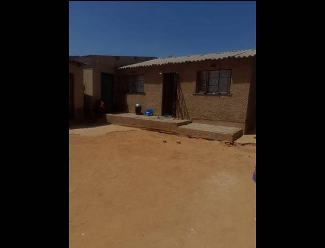 8 BEDROOM HOUSE FOR SALE IN TEMBISA CENTRAL
